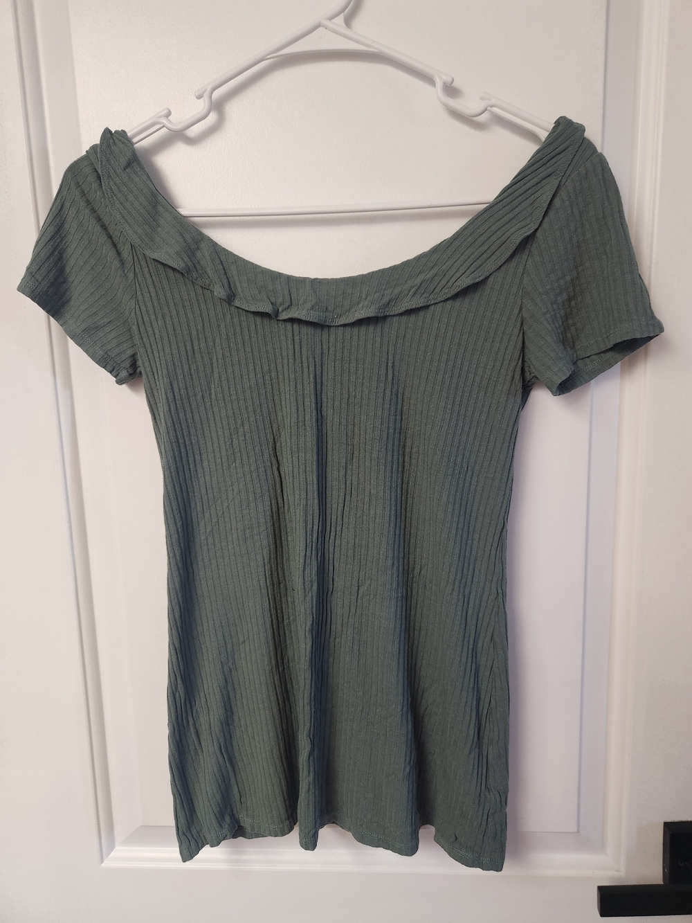 Errant Women’s Off-Shoulder Ribbed Knit Top - Olive Green